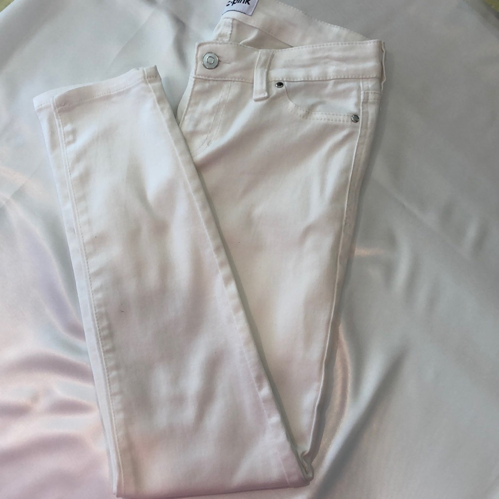 Women’s  skinny straight leg, stretchy white pants by C pink.. Size 26
